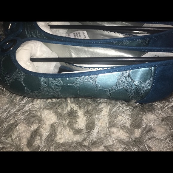 Shoes - Picture 2 of 5